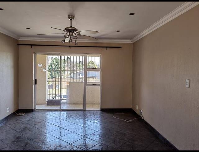 2 BEDROOM TOWNHOUSE FOR SALE IN RACEVIEW
